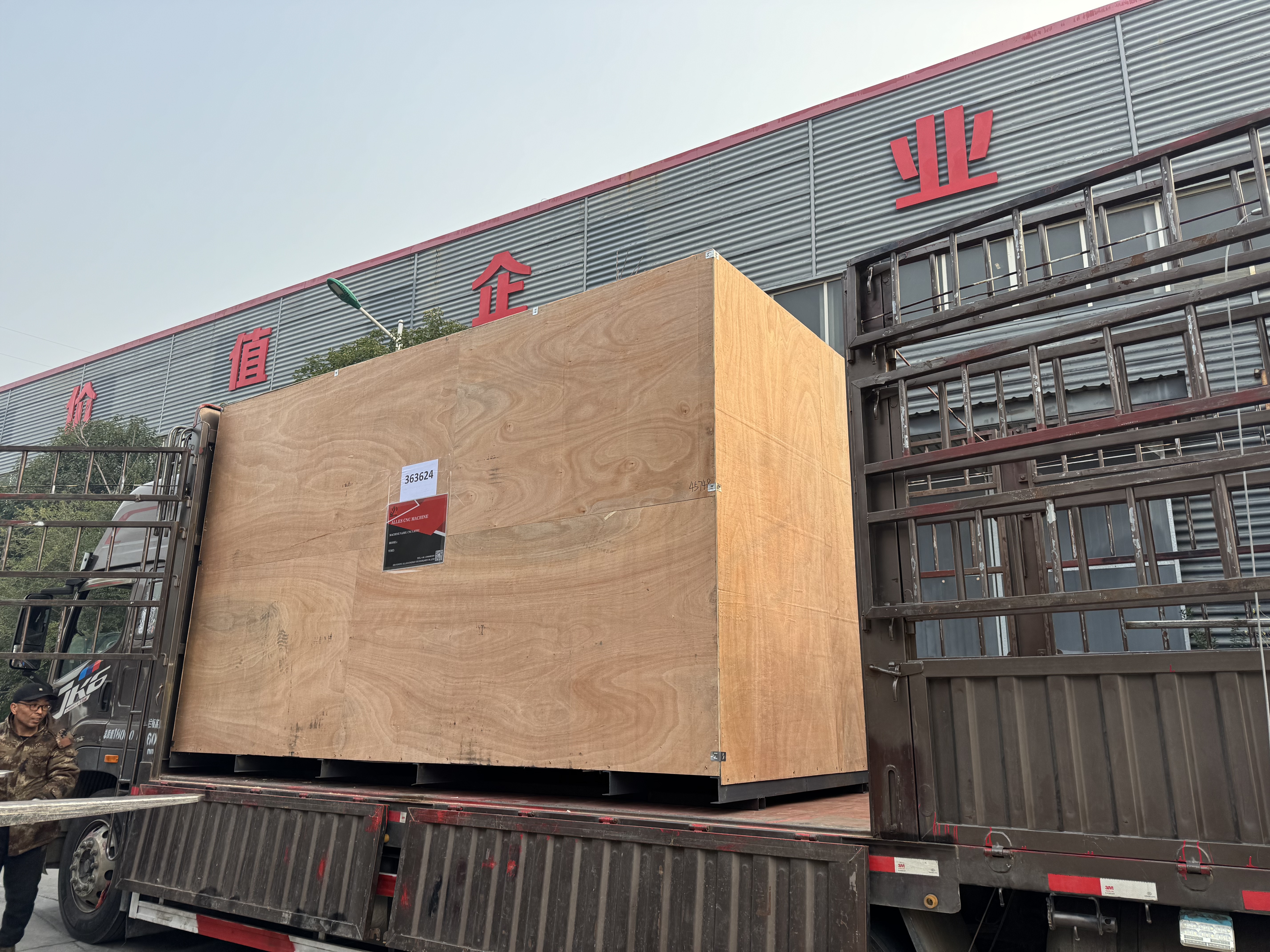 تم شحن أداة ALTCK52DY Milling Machine بنجاح إلى روسيا للمساعدة في صناعة الآلات الدقيقة