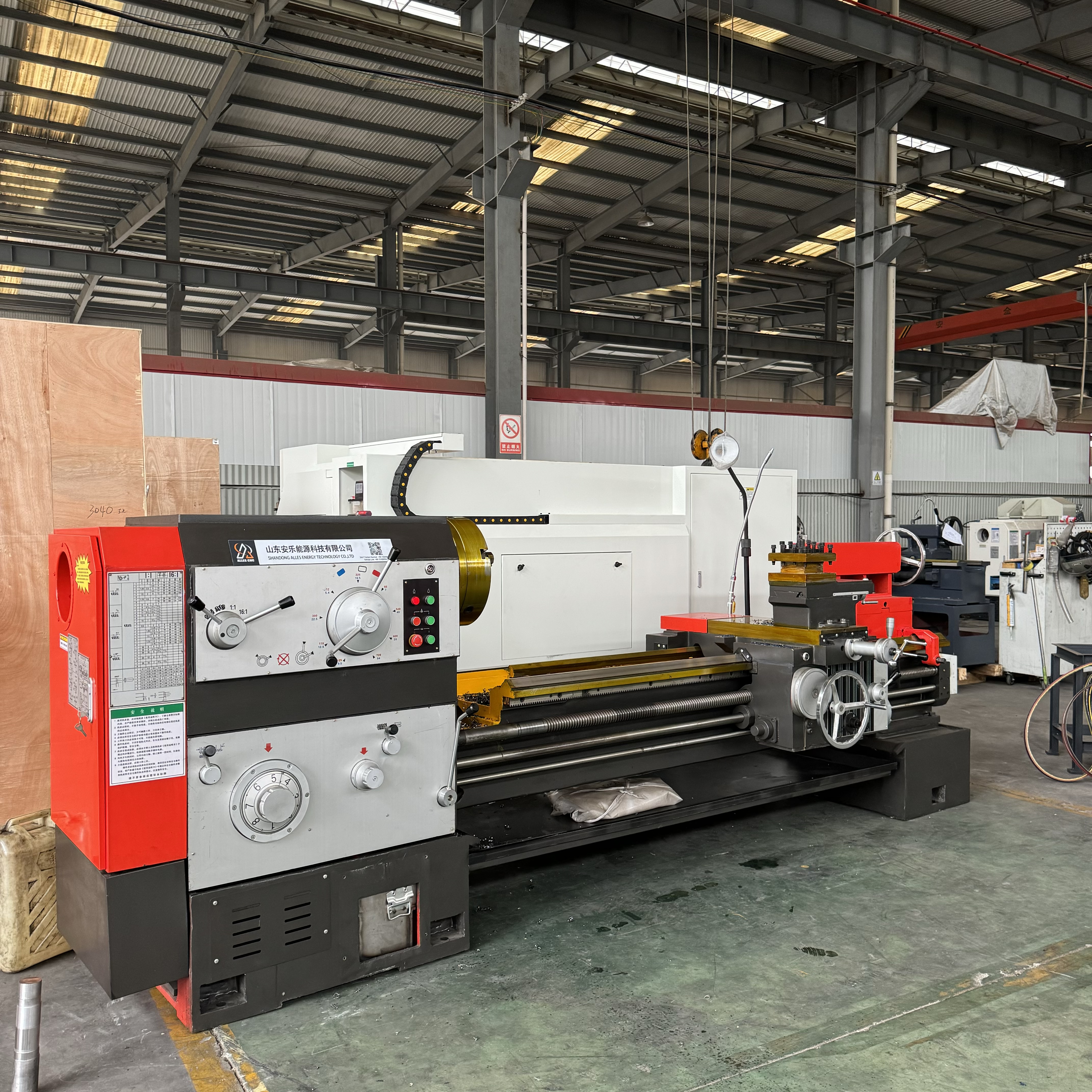 يتم تعبئة مخارط CNC ALCA6180-2000 وشحنها إلى روسيا