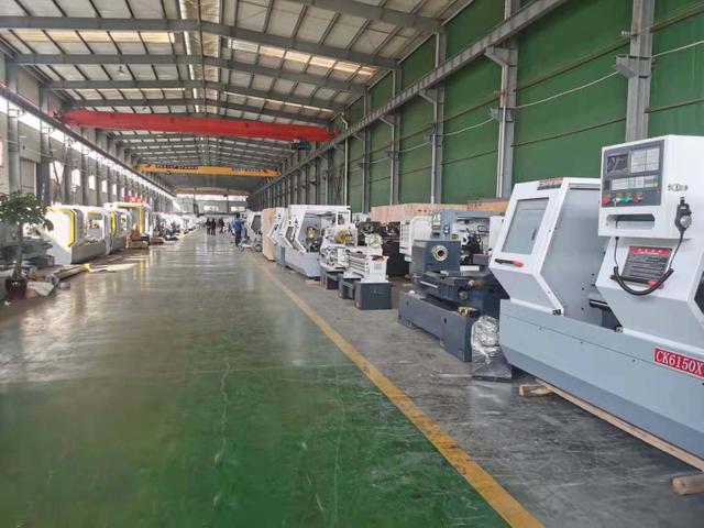 مخرطة ALCK6150X1500 CNC لصناعة المعدات الطبية