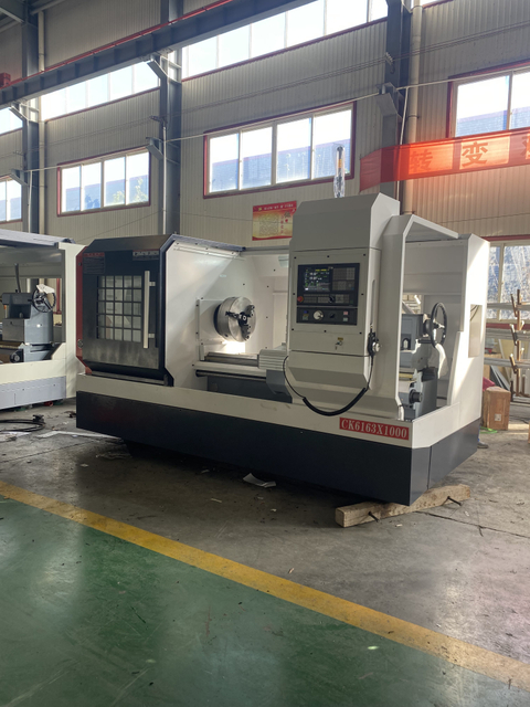 مخرطة ALCK6163x1000 CNC المستخدمة في صناعة الآلات الإلكترونية