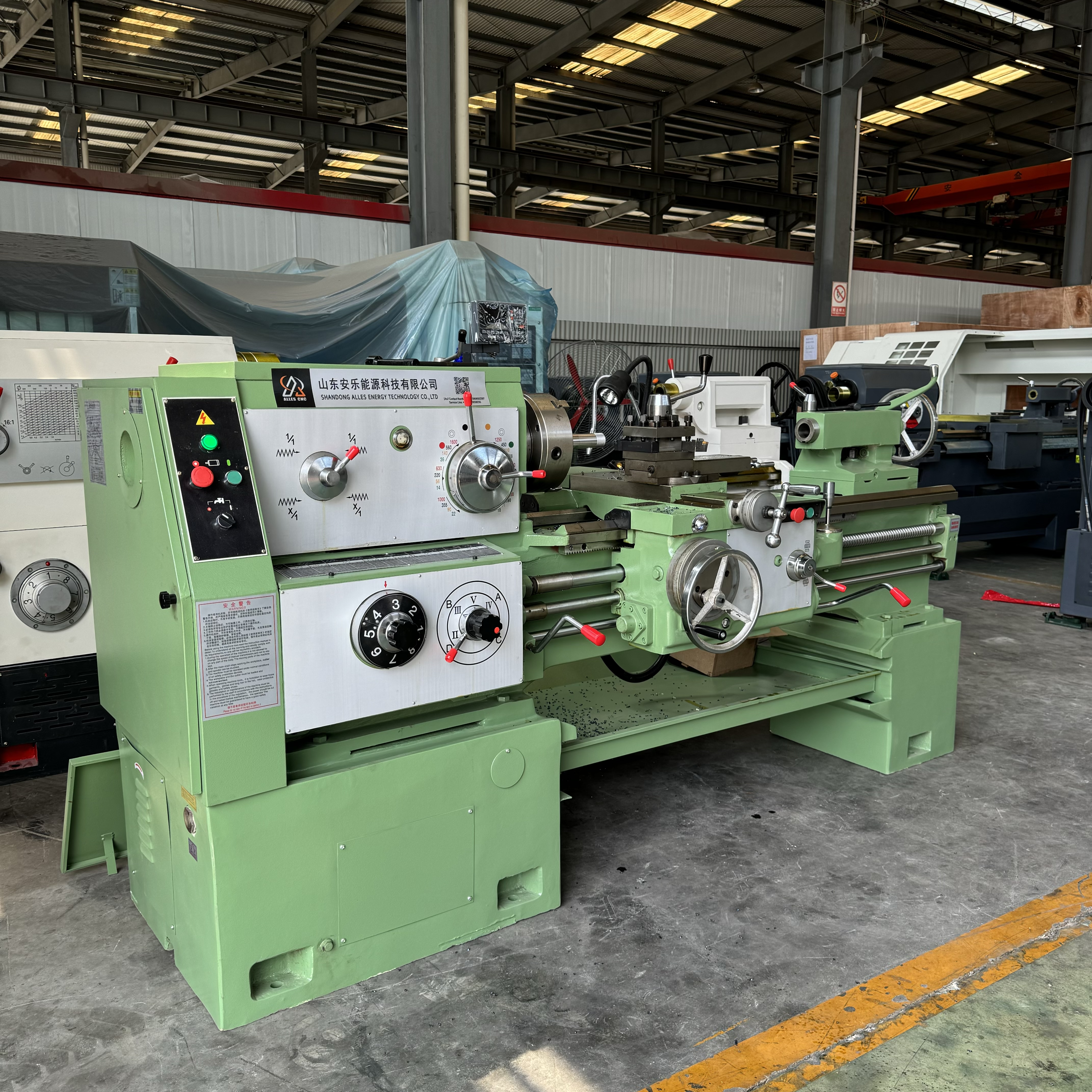 تم شحن مخرطة CNC ALCA6140-1000 من مصنع ALLES CNC بنجاح إلى روسيا، مما ساعد صناعة التصنيع المحلية على الانطلاق