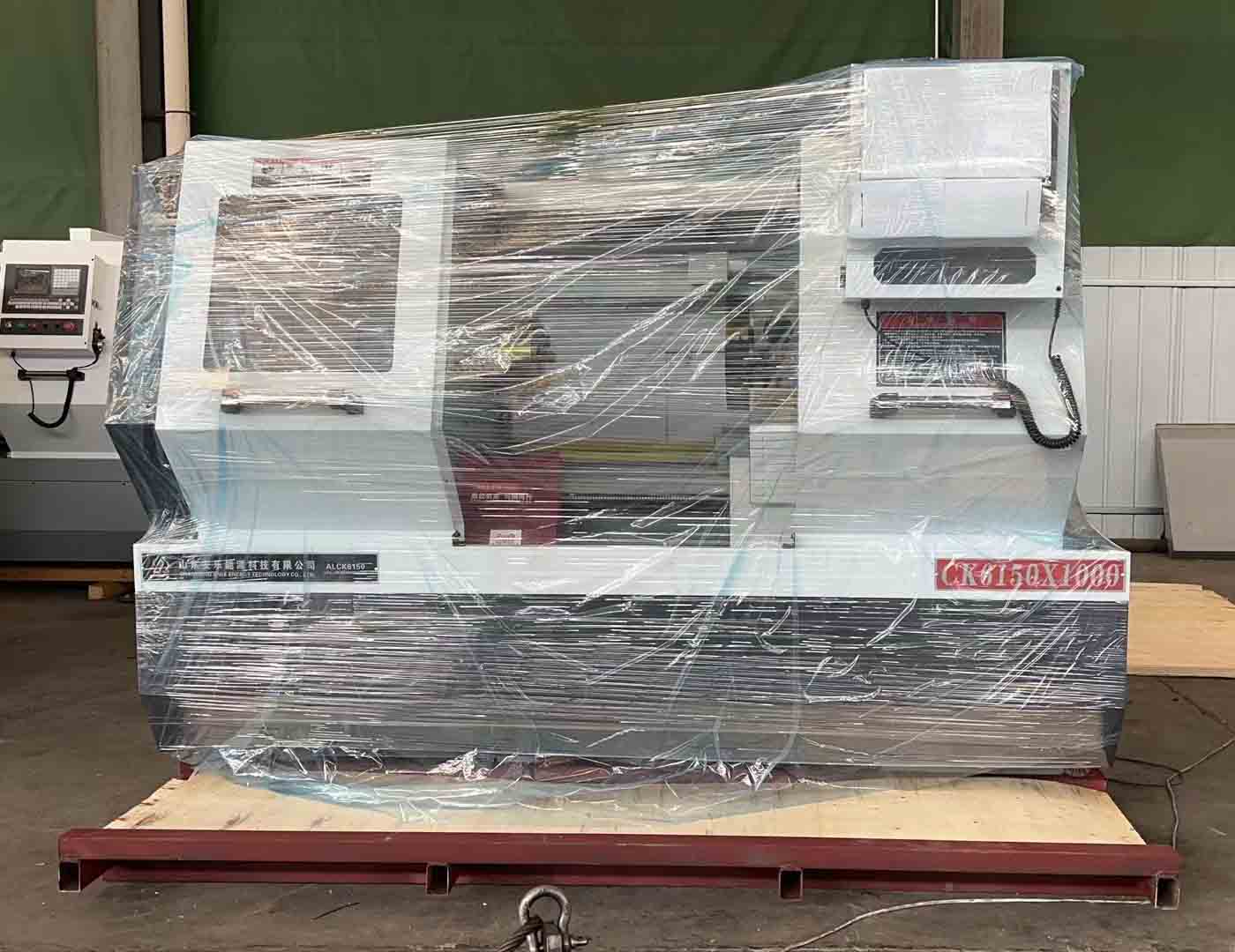 سيتم إرسال مخرطة CNC ALCK6150X1000 إلى بيرو