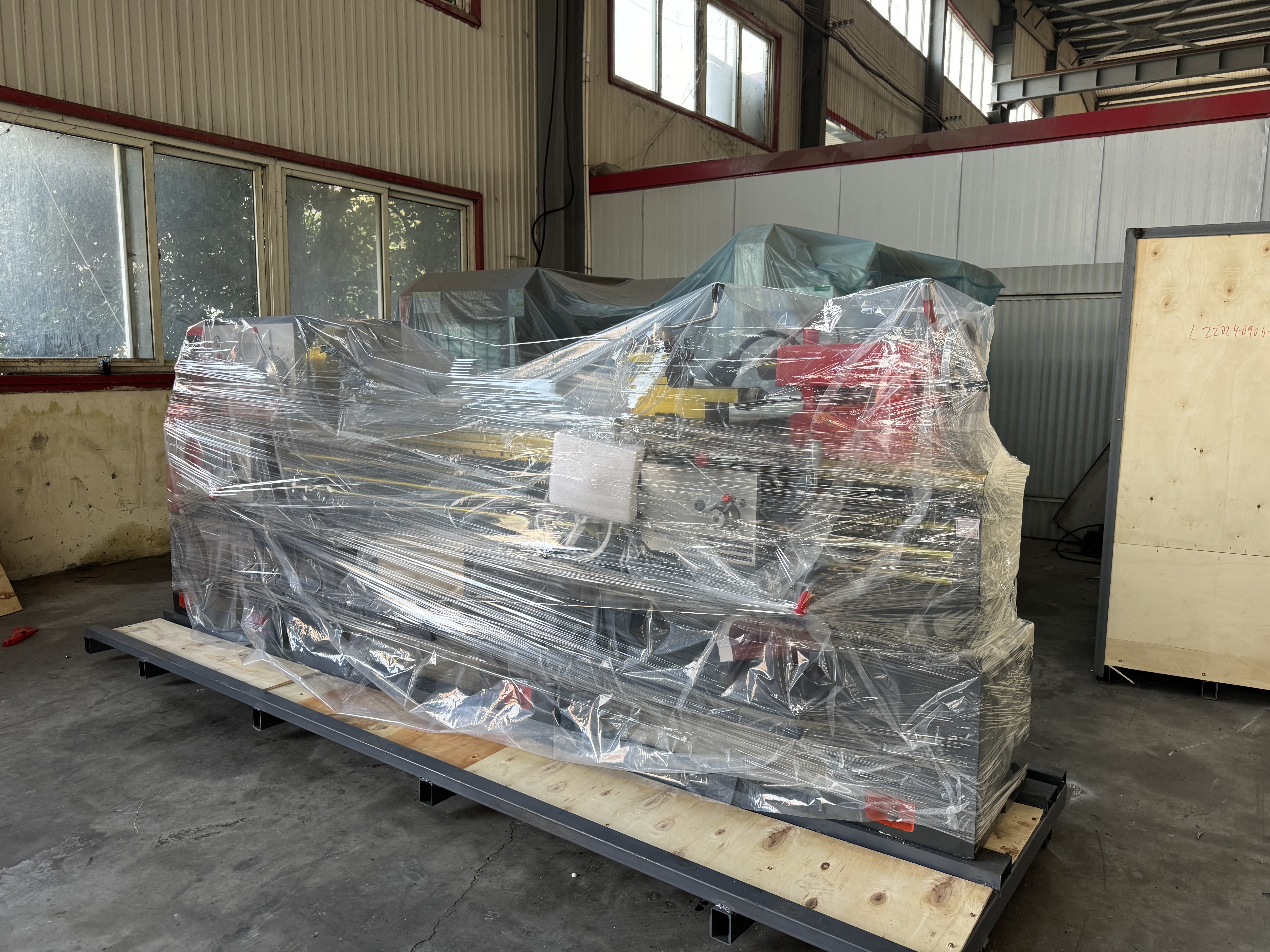 ALCA6150X2000 مخرطة CNC معبأة وشحنها إلى البرازيل ، مما يعزز الإنتاج الفعال عبر صناعات متعددة