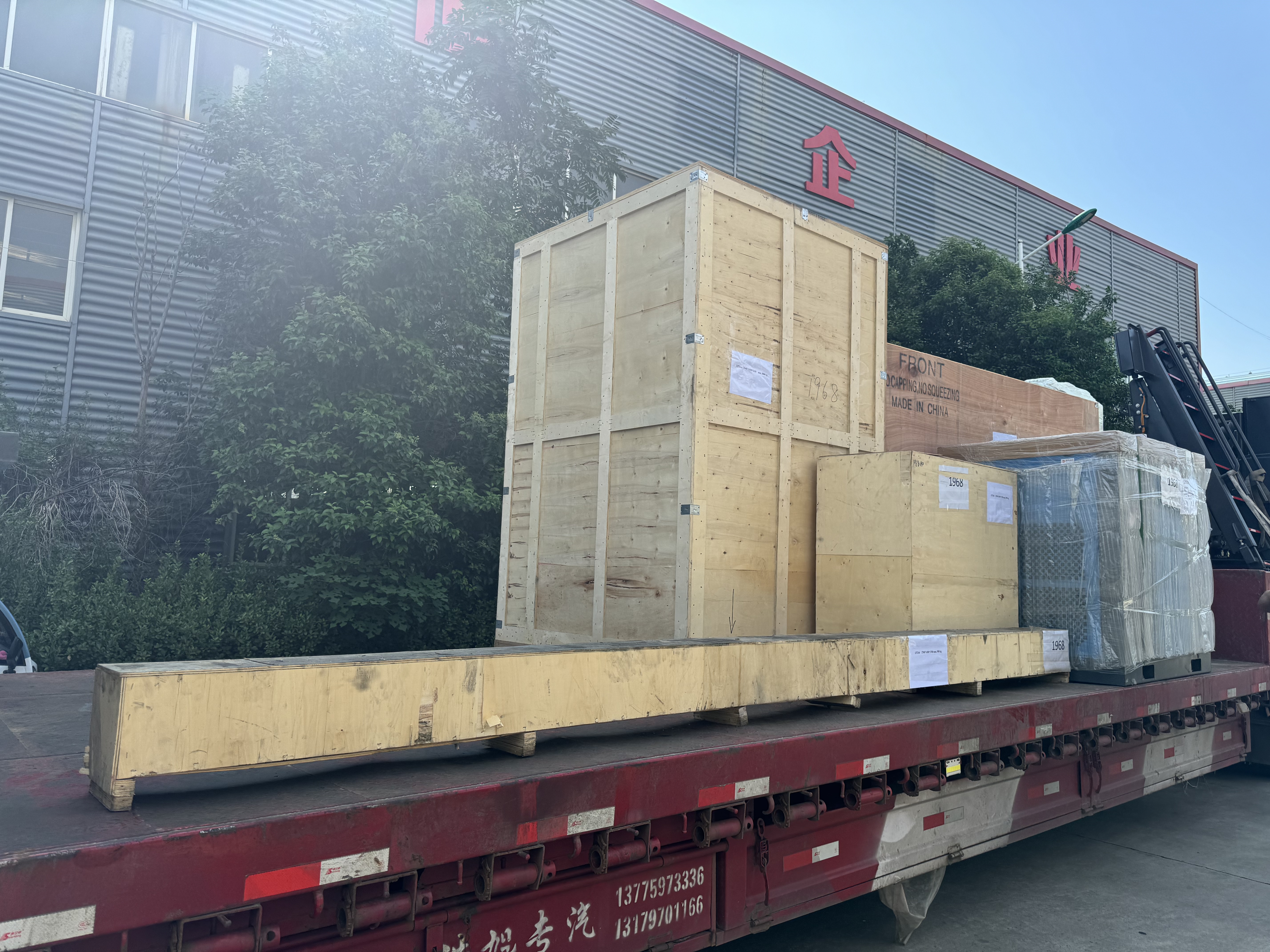 Alles CNC بنجاح يشحن ثمانية آلات CNC إلى روسيا