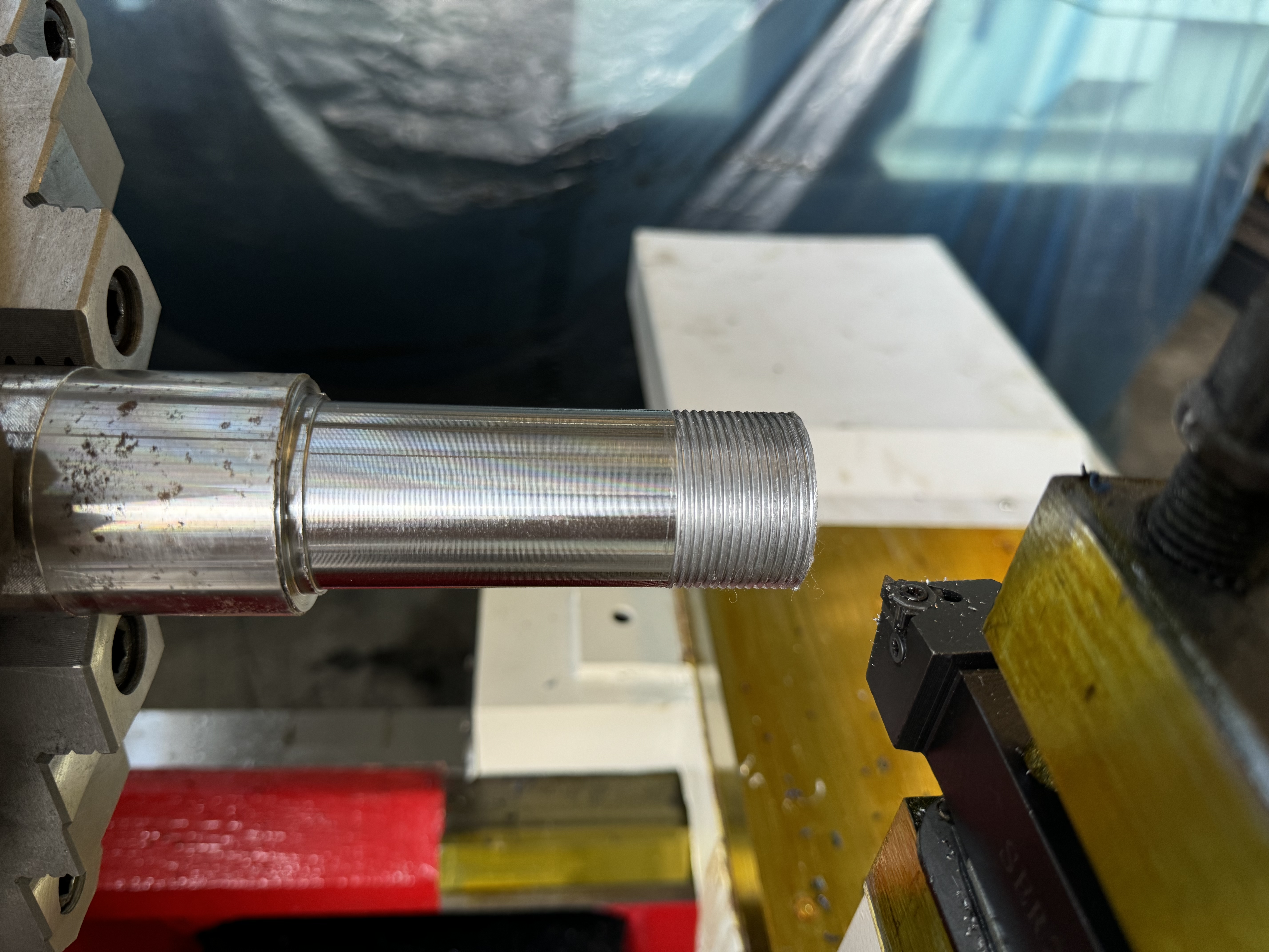 تم شحن مخرطة CNC ALCA6180-2000 إلى إيطاليا: معدات معالجة المعادن عالية الأداء تدخل السوق العالمية