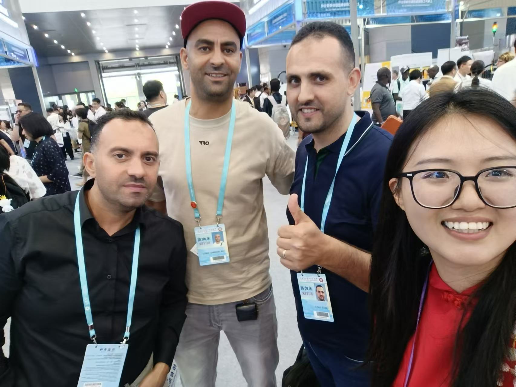 شركة ALLES CNC تحصل على أكثر من عشرة طلبات في أربعة أيام بمعرض كانتون، والعملاء العالميون يظهرون اهتمامًا كبيرًا بالمعدات عالية الدقة