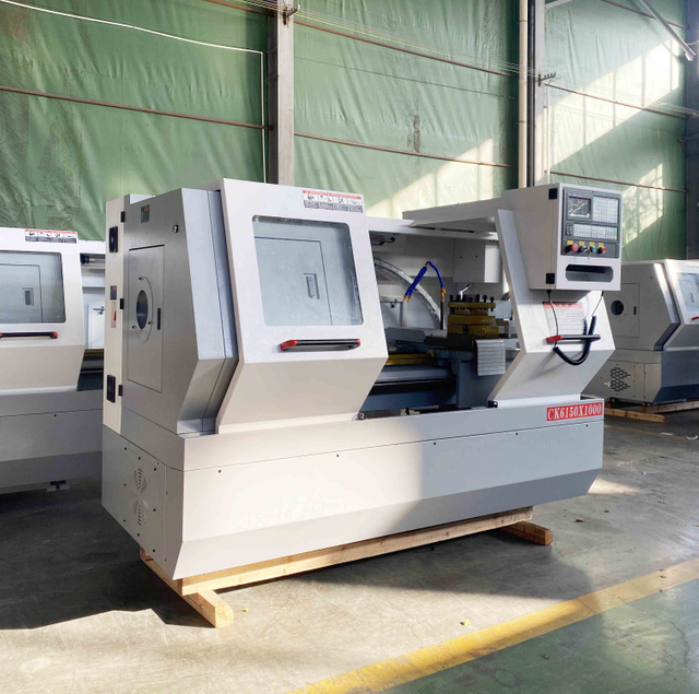 مخرطة CNC ALCK6150X1000 تستخدم في صناعة معالجة المعادن