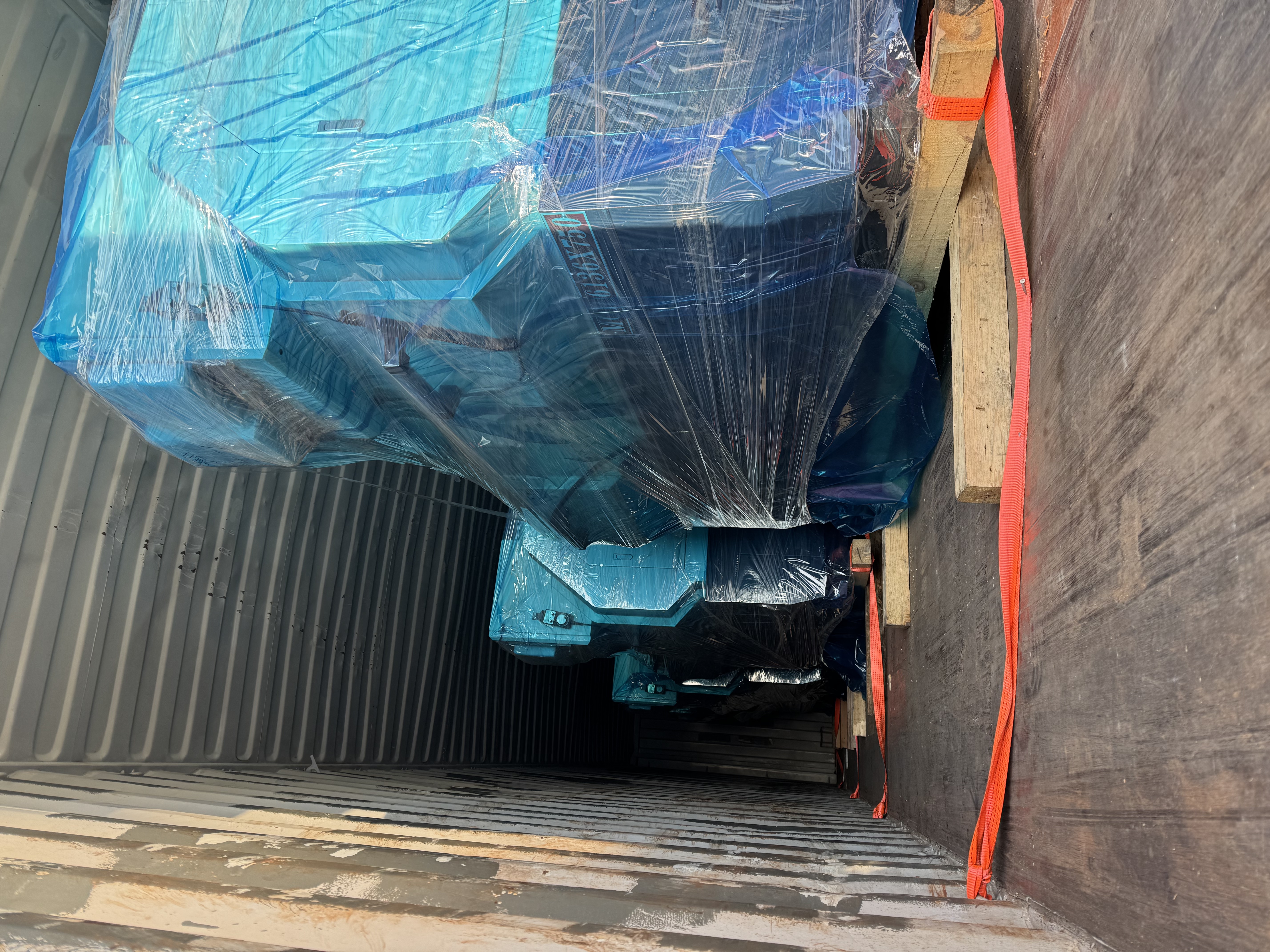 تم تعبئة أربعة مخارط CNC ALCK6136X750 وشحنها إلى إسرائيل