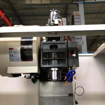 آلة الطحن العمودي CNC ذات 3 محاور من Fanuc