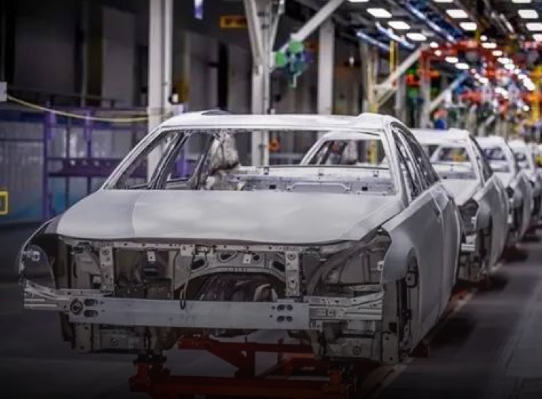 تصنيع السيارات 