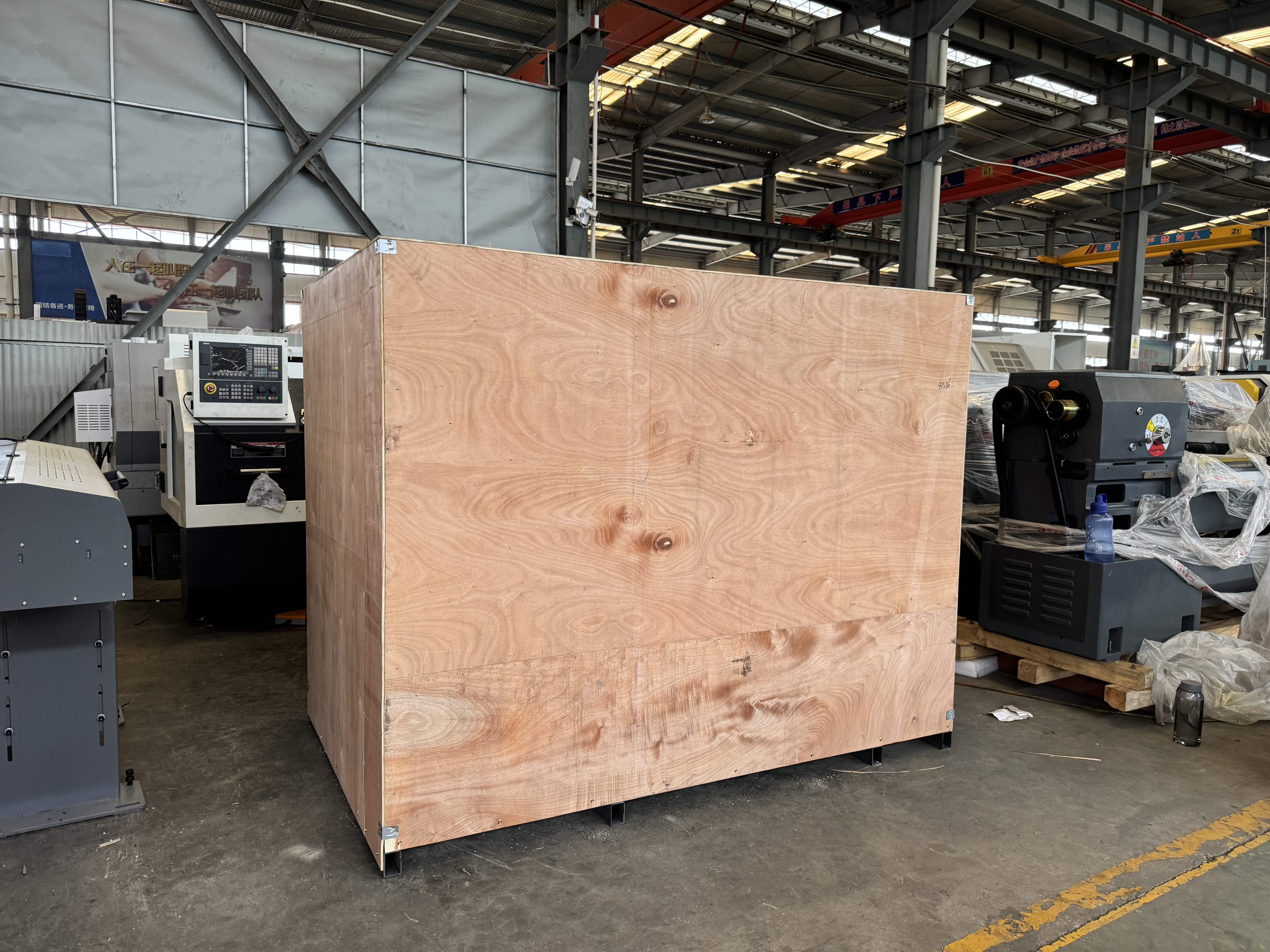 من المقرر شحن مخرطة CNC ALCK6130 من Alles CNC إلى روسيا