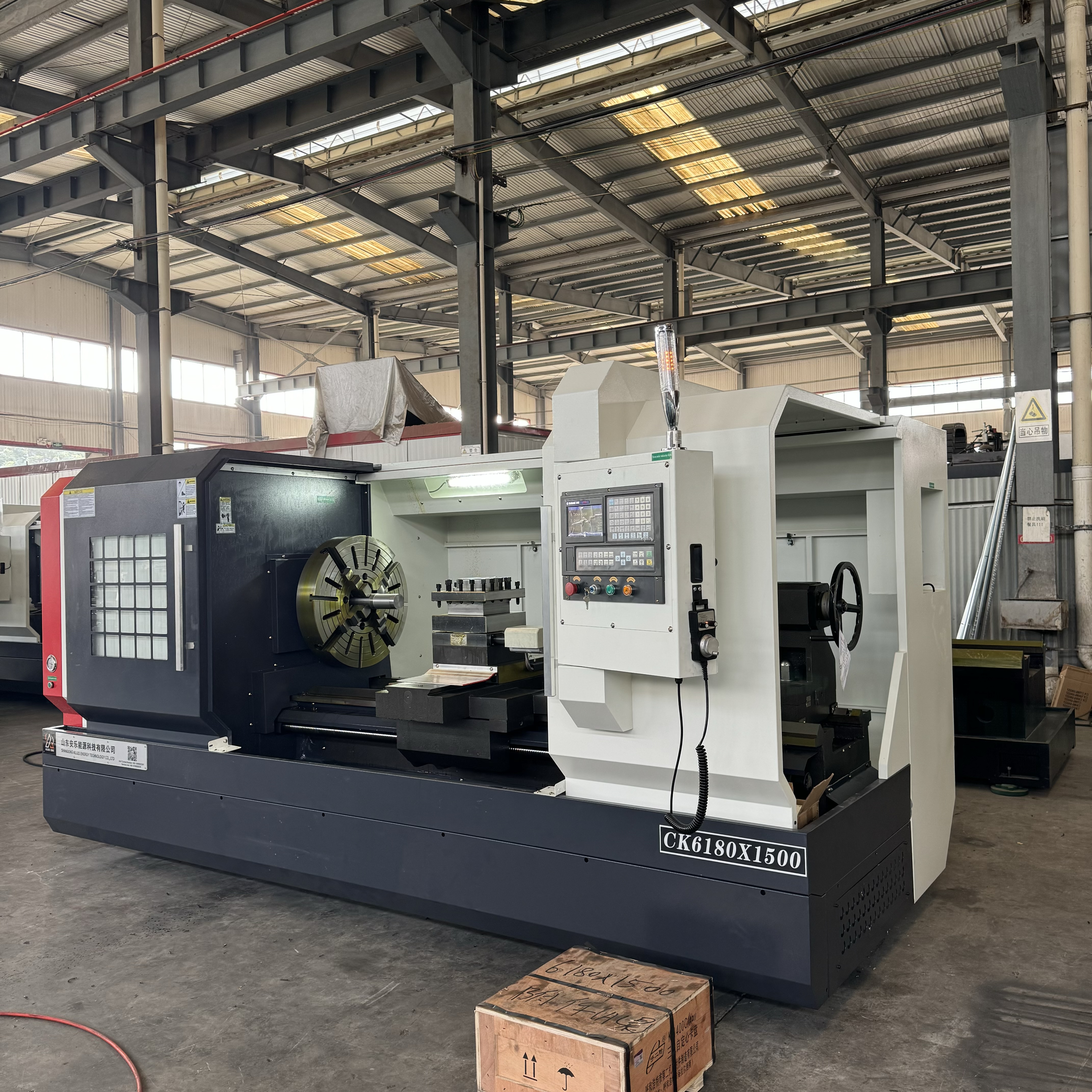 يتم تعبئة مخرطة CNC ALCK6180X1500 وشحنها إلى المكسيك للمساعدة في التصنيع الدقيق